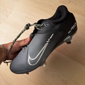 Women’s cleats